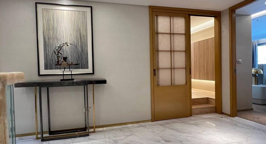 For sale 3 bedrooms condo in Khlong Toei, Bangkok