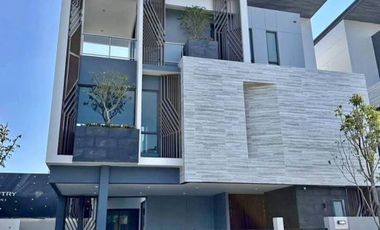 For rent 4 bedrooms house in Suan Luang, Bangkok