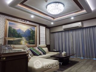 For rent 3 bedrooms condo in Yan Nawa, Bangkok