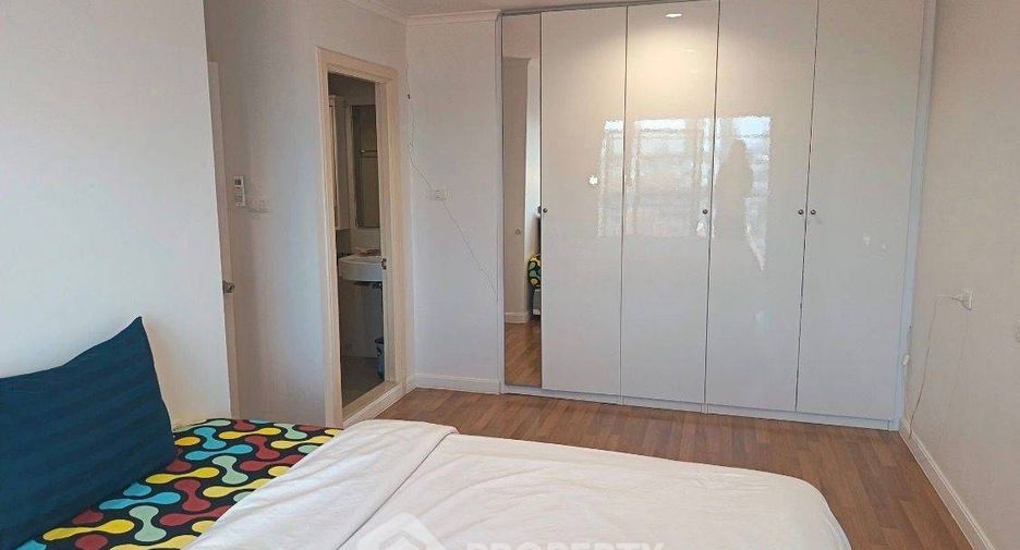 For rent 2 bedrooms condo in Yan Nawa, Bangkok