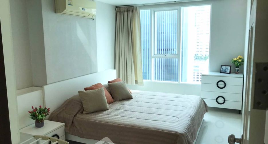 For rent 2 bedrooms condo in Watthana, Bangkok