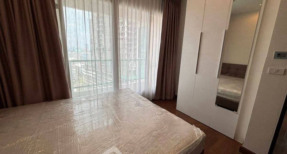For rent 3 bedrooms condo in Pathum Wan, Bangkok