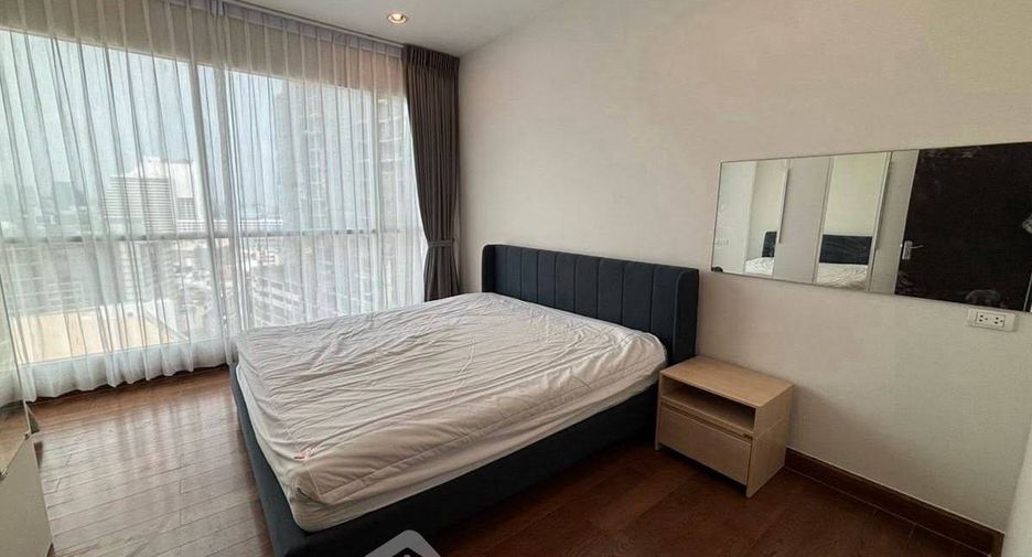 For rent 3 bedrooms condo in Pathum Wan, Bangkok