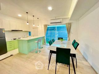 For rent 3 bedrooms townhouse in Prawet, Bangkok