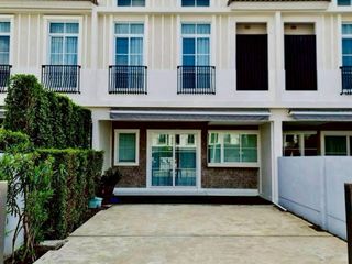 For rent 3 bedrooms townhouse in Prawet, Bangkok