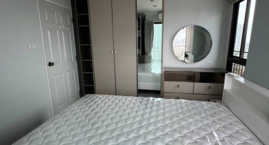 For rent 2 bedrooms condo in Yan Nawa, Bangkok