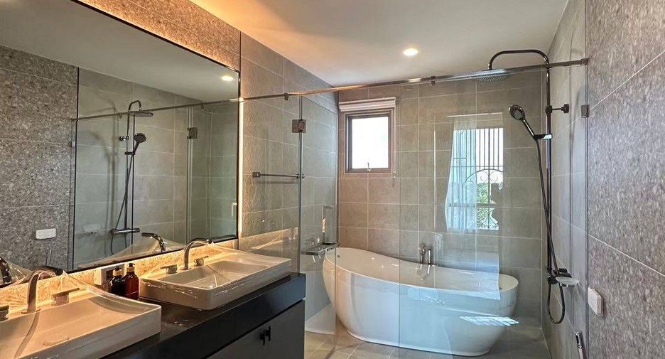 For sale 3 bedrooms house in Lat Krabang, Bangkok