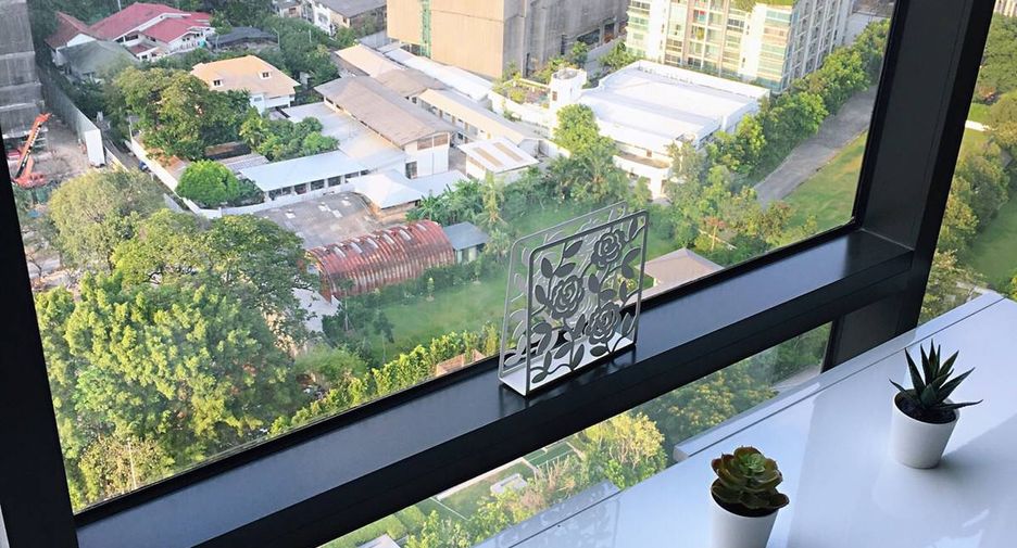 For sale 1 bed condo in Khlong Toei, Bangkok