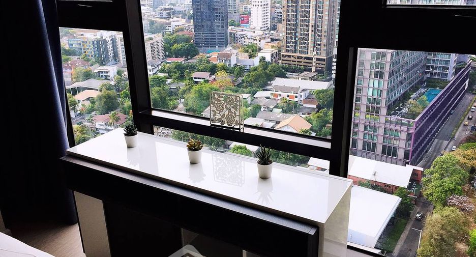 For sale 1 bed condo in Khlong Toei, Bangkok