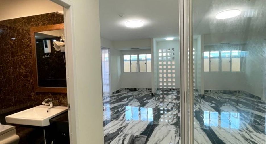 Wohnung zum Kauf mit 2 Zimmer in Huai Khwang, Bangkok