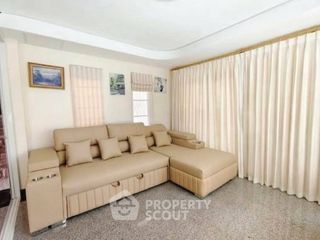 Villa en alquiler y en venta de 3 habitaciones en Bang Lamung, Chonburi