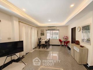 Villa en alquiler y en venta de 3 habitaciones en Bang Lamung, Chonburi
