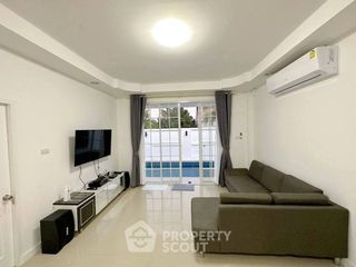 Villa en alquiler y en venta de 2 habitaciones en Bang Lamung, Chonburi