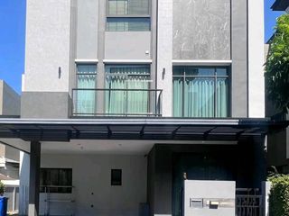 For sale 3 bedrooms house in Phra Khanong, Bangkok