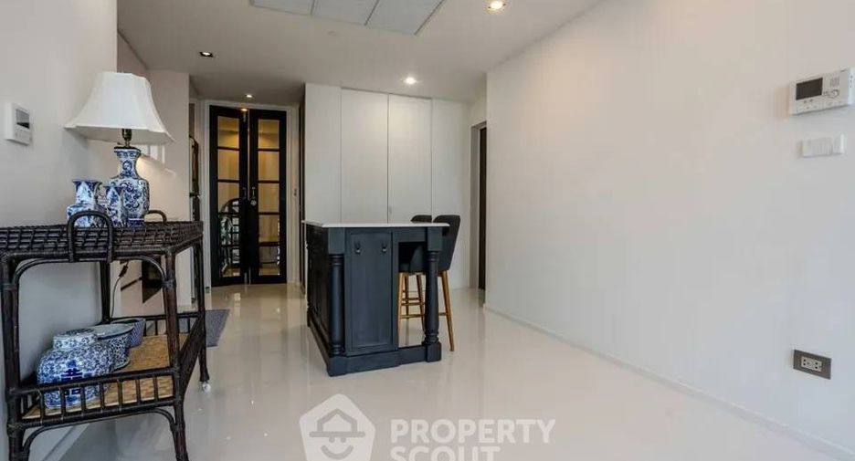 For sale 1 bed condo in Sathon, Bangkok