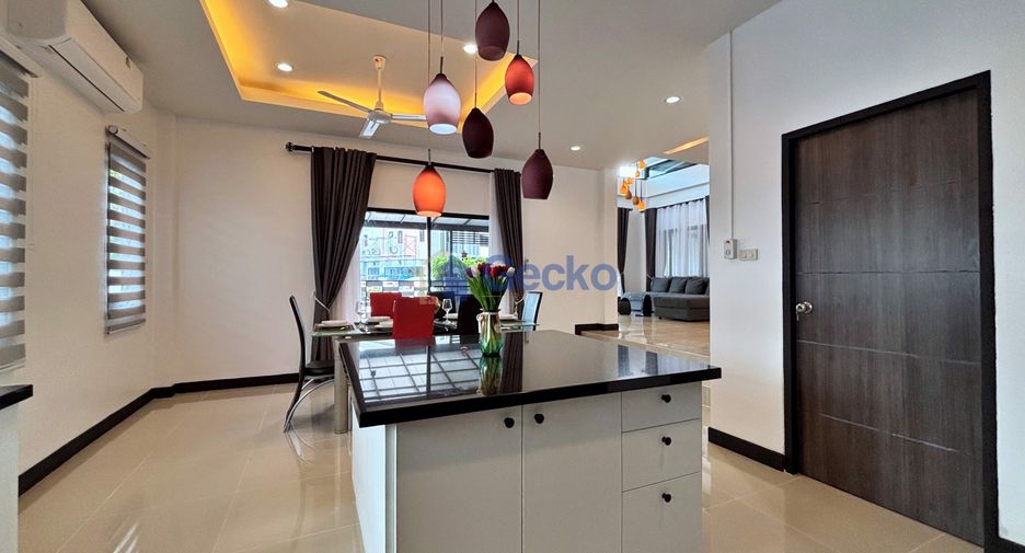 Haus zur Miete mit 3 Zimmer in Bang Lamung, Chonburi