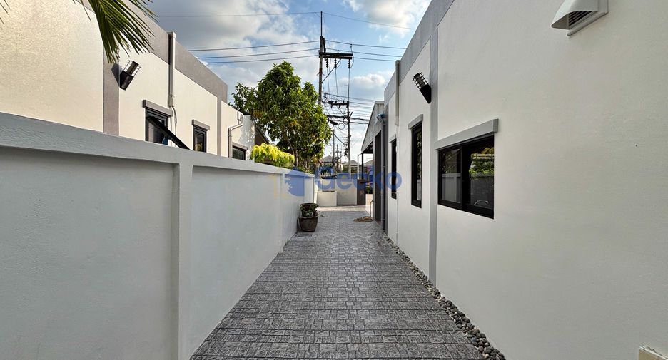 Haus zur Miete mit 3 Zimmer in Bang Lamung, Chonburi