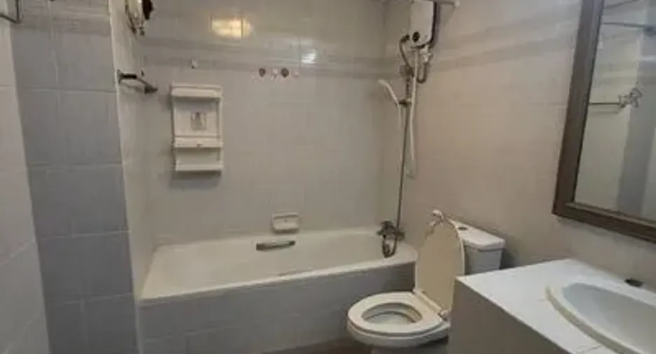 For rent 2 bedrooms condo in Huai Khwang, Bangkok