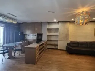 À louer 2 chambres condo à Huai Khwang, Bangkok