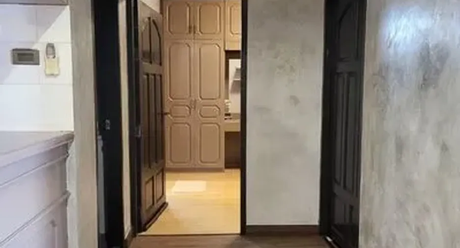 For rent 2 bedrooms condo in Huai Khwang, Bangkok