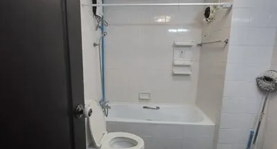 For rent 2 bedrooms condo in Huai Khwang, Bangkok