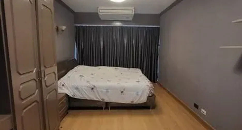 For rent 2 bedrooms condo in Huai Khwang, Bangkok