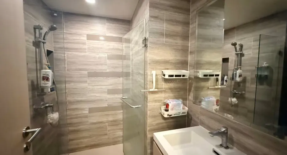 Wohnung zur Miete mit 1 Zimmer in Huai Khwang, Bangkok