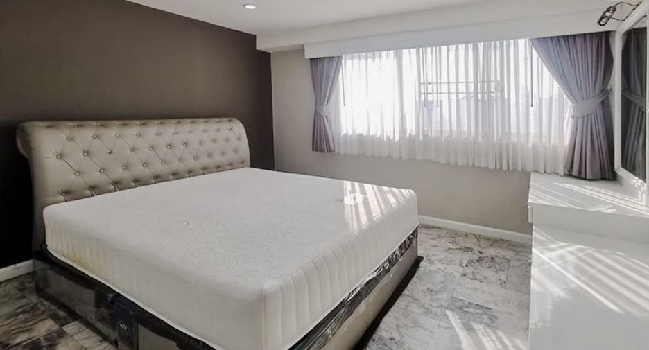 Condo en alquiler de 3 habitaciones en Watthana, Bangkok