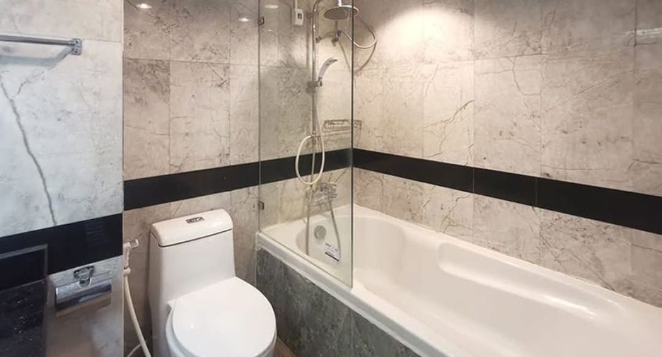 Condo en alquiler de 3 habitaciones en Watthana, Bangkok