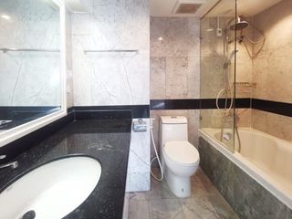 Condo en alquiler de 3 habitaciones en Watthana, Bangkok