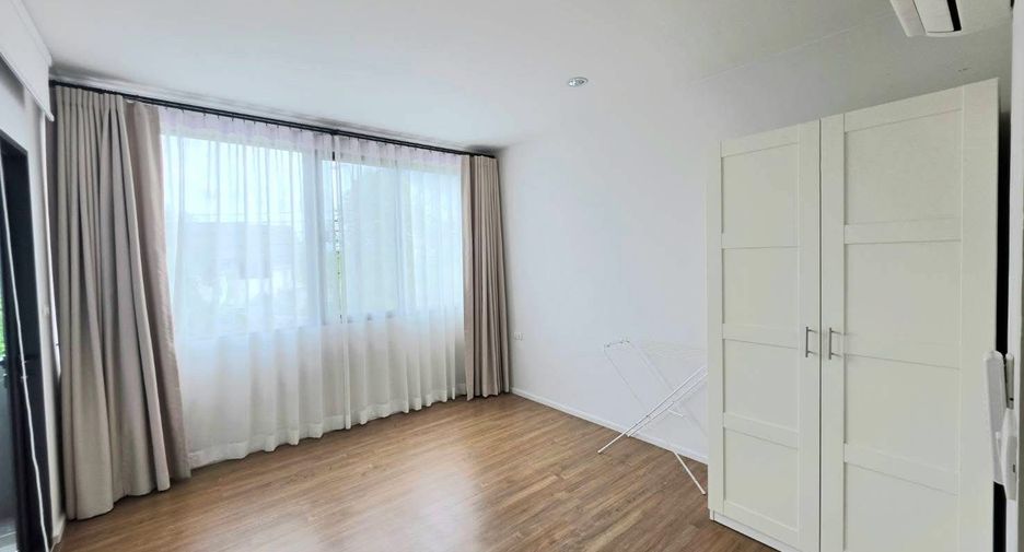 For rent 3 bedrooms villa in Saphan Sung, Bangkok