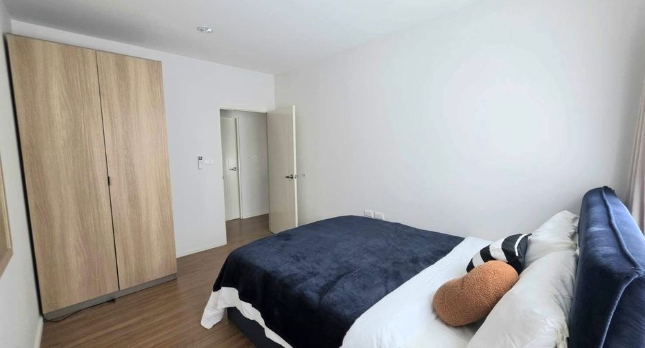 For rent 3 bedrooms villa in Saphan Sung, Bangkok