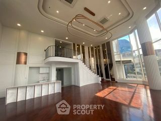 For sale 6 bedrooms condo in Khlong Toei, Bangkok