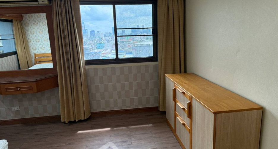 For rent 2 bedrooms condo in Huai Khwang, Bangkok