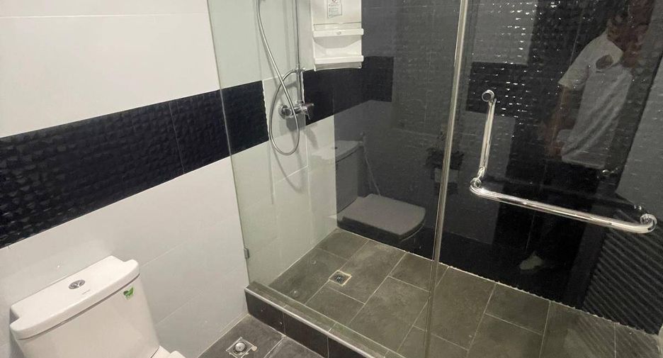 For rent 3 bedrooms condo in Watthana, Bangkok