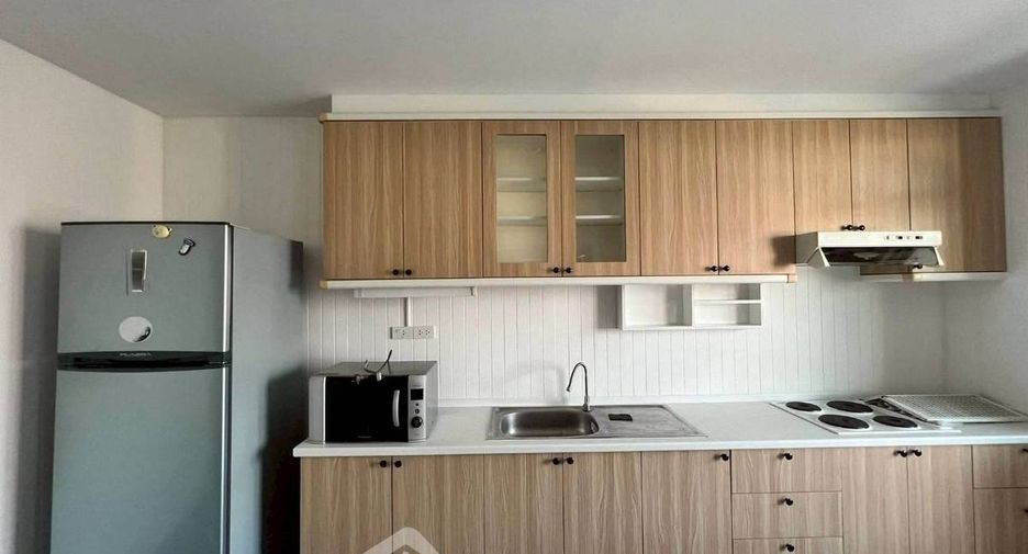Condo en alquiler de 3 habitaciones en Watthana, Bangkok