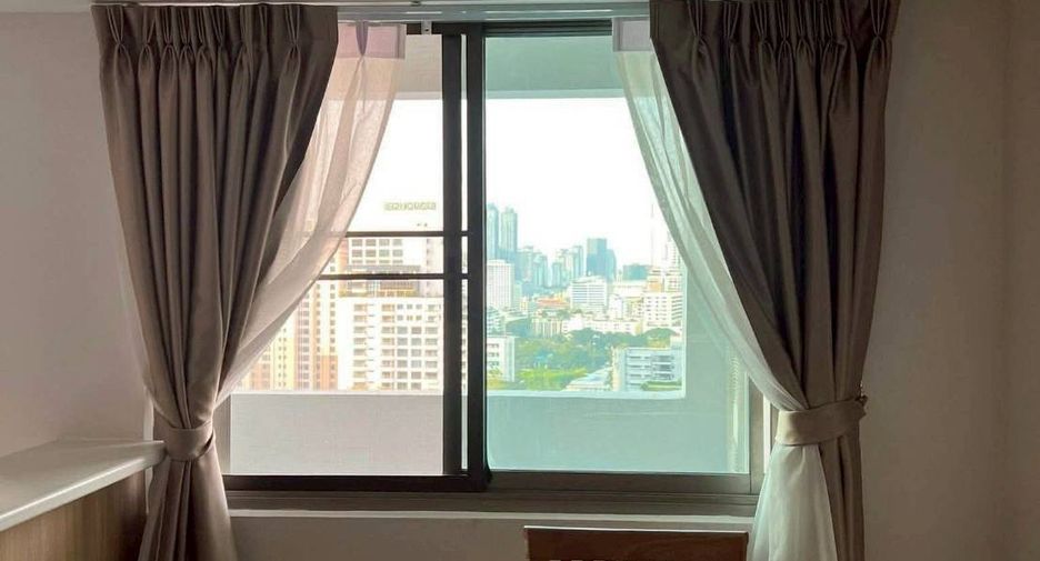 Condo en alquiler de 3 habitaciones en Watthana, Bangkok