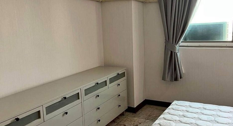 Condo en alquiler de 3 habitaciones en Watthana, Bangkok