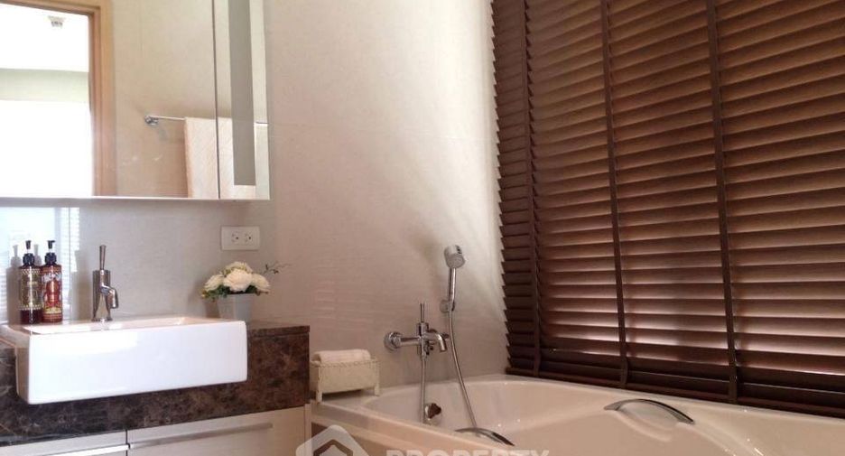 For rent 2 bedrooms condo in Khlong Toei, Bangkok