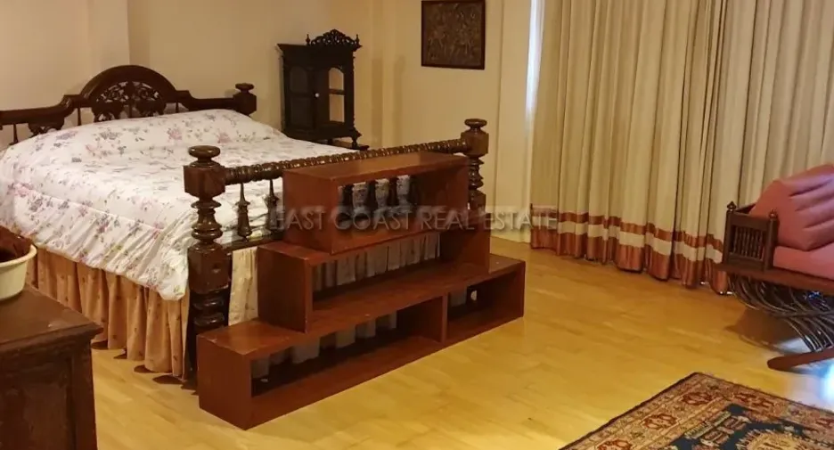 For rent 6 bedrooms house in Na Jomtien, Pattaya