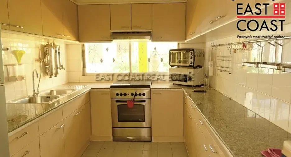 For rent 6 bedrooms house in Na Jomtien, Pattaya