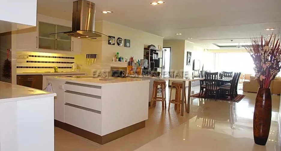 For sale 3 ベッドルーム condo in Jomtien, Pattaya