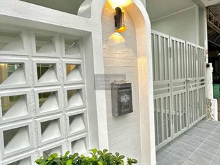À vendre 3 chambres maison de ville à Bang Yai, Nonthaburi