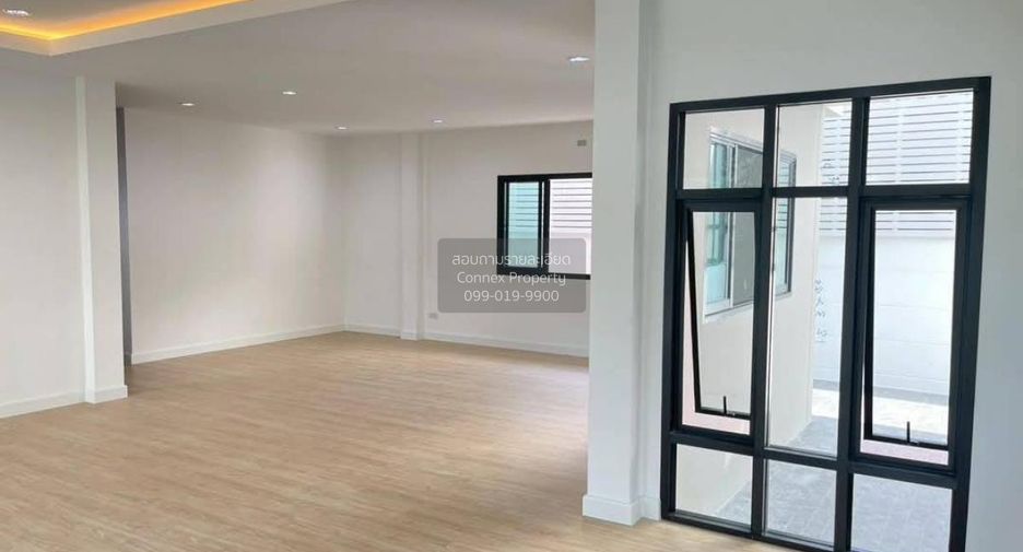 For sale 3 bedrooms house in Bang Kapi, Bangkok