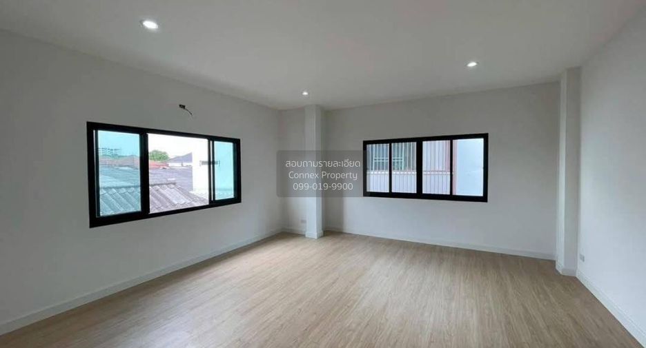 For sale 3 bedrooms house in Bang Kapi, Bangkok