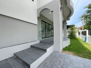 For sale 3 bedrooms house in Bang Kapi, Bangkok