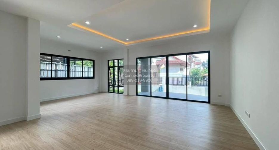For sale 3 bedrooms house in Bang Kapi, Bangkok