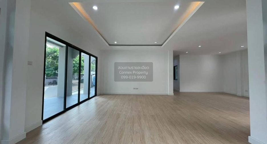 For sale 3 bedrooms house in Bang Kapi, Bangkok
