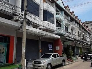 For sale 4 bedrooms retail Space in Saphan Sung, Bangkok