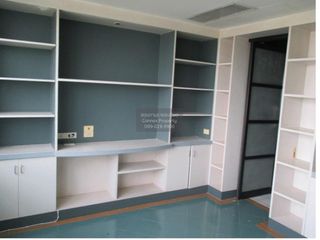 For sale 4 bedrooms retail Space in Saphan Sung, Bangkok